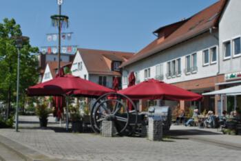 Blick auf den zentralen Marktplatz im Ortsteil Meine